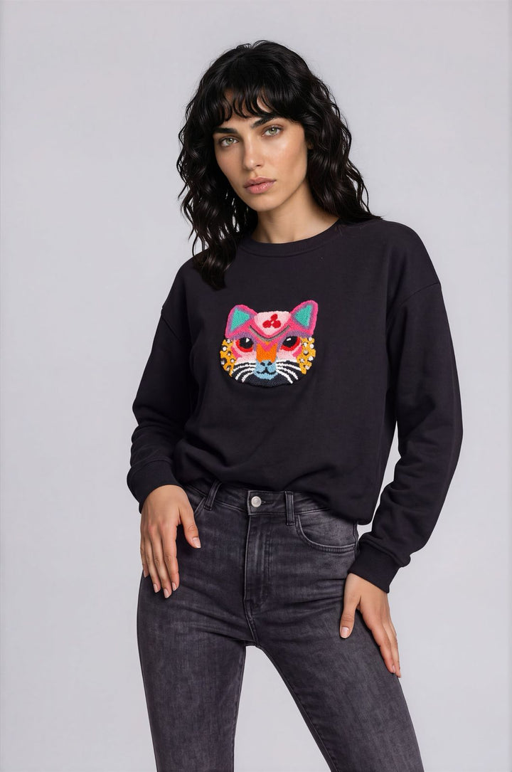 Siyah kedi işlemeli sweatshirt, önden görünüm – Andre Garen