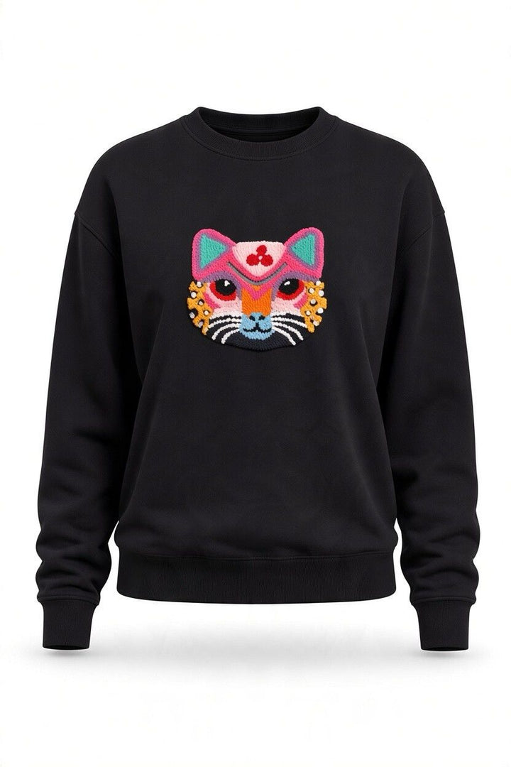 Siyah kedi işlemeli sweatshirt, önden görünüm, ürün çekimi – Andre Garen